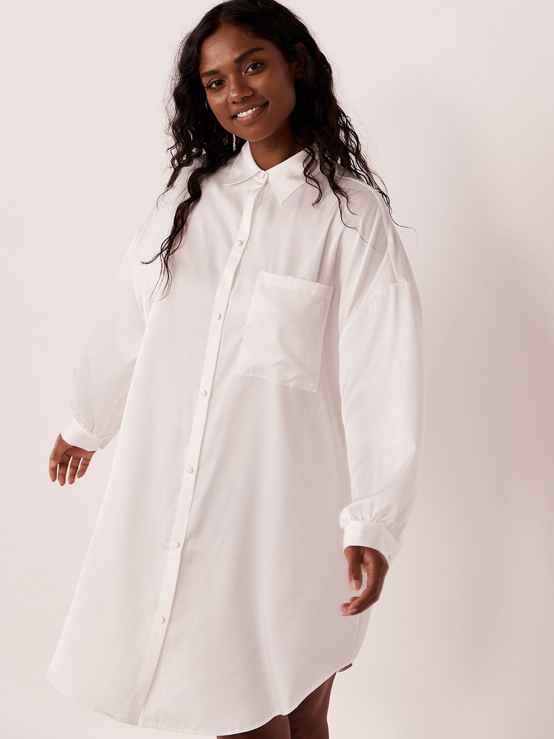 

La Vie en Rose White Solid Shirt Style Longline Top