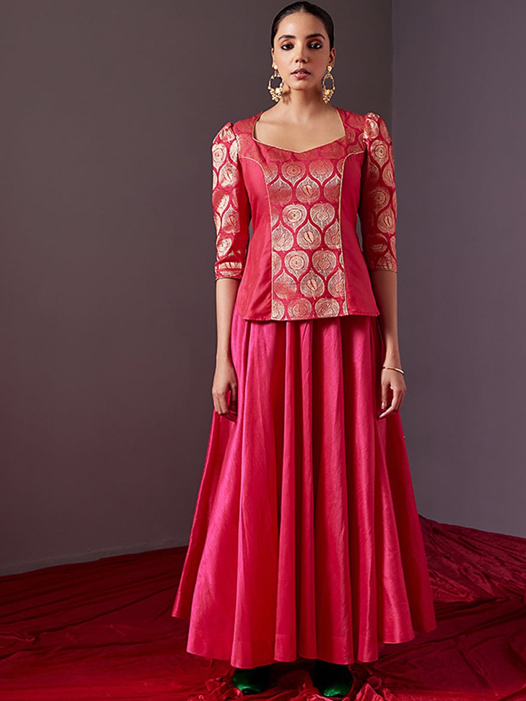 

Abhishti Women Ethnic Motifs Banarasi Printed Top with Skirt, Pink