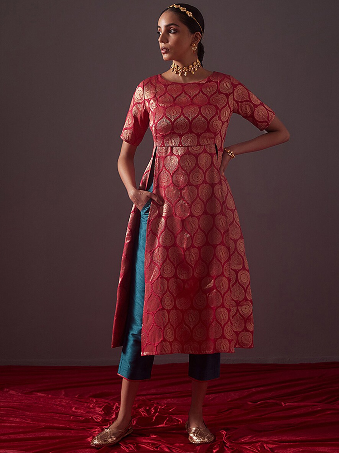 

Abhishti Ethnic Motifs Printed Front Slit Kurta with Trousers, Pink
