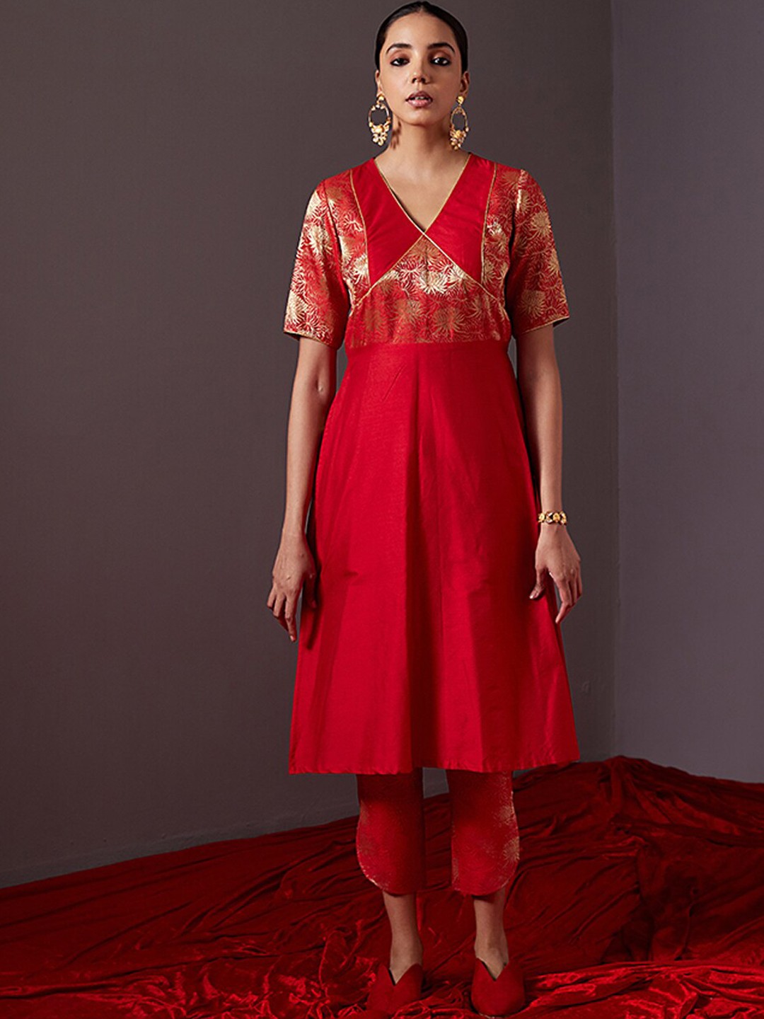 

Abhishti Women Red Printed Kurta with Trousers