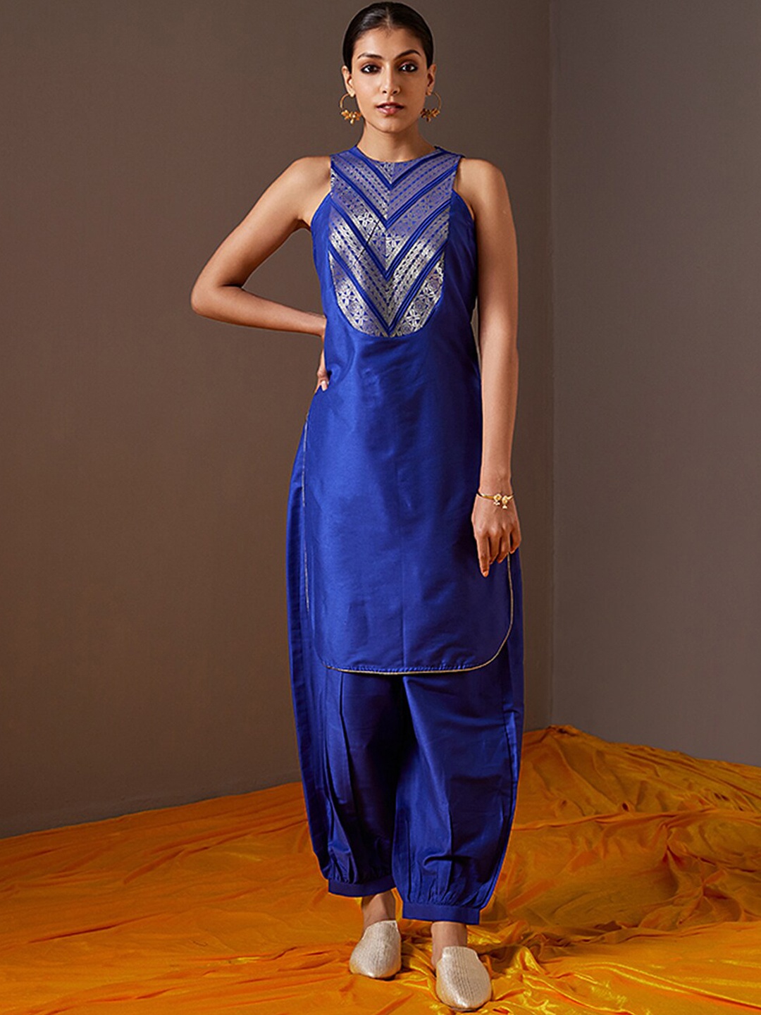 

Abhishti Yoke High-Low Printed Kurta With Harem Pants, Blue