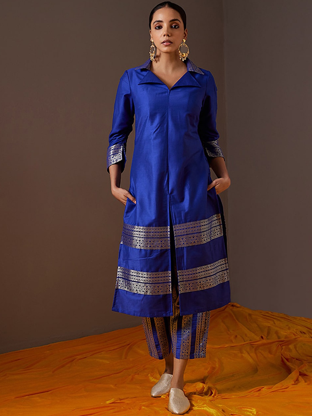 

Abhishti Banarasi Kurta with Pegged Trousers, Blue