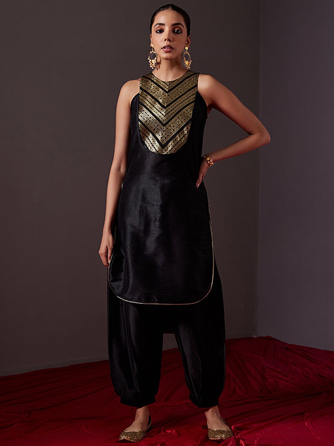 

Abhishti Zari Yoke Design Banarasi Straight Kurta with Harem Pants, Black
