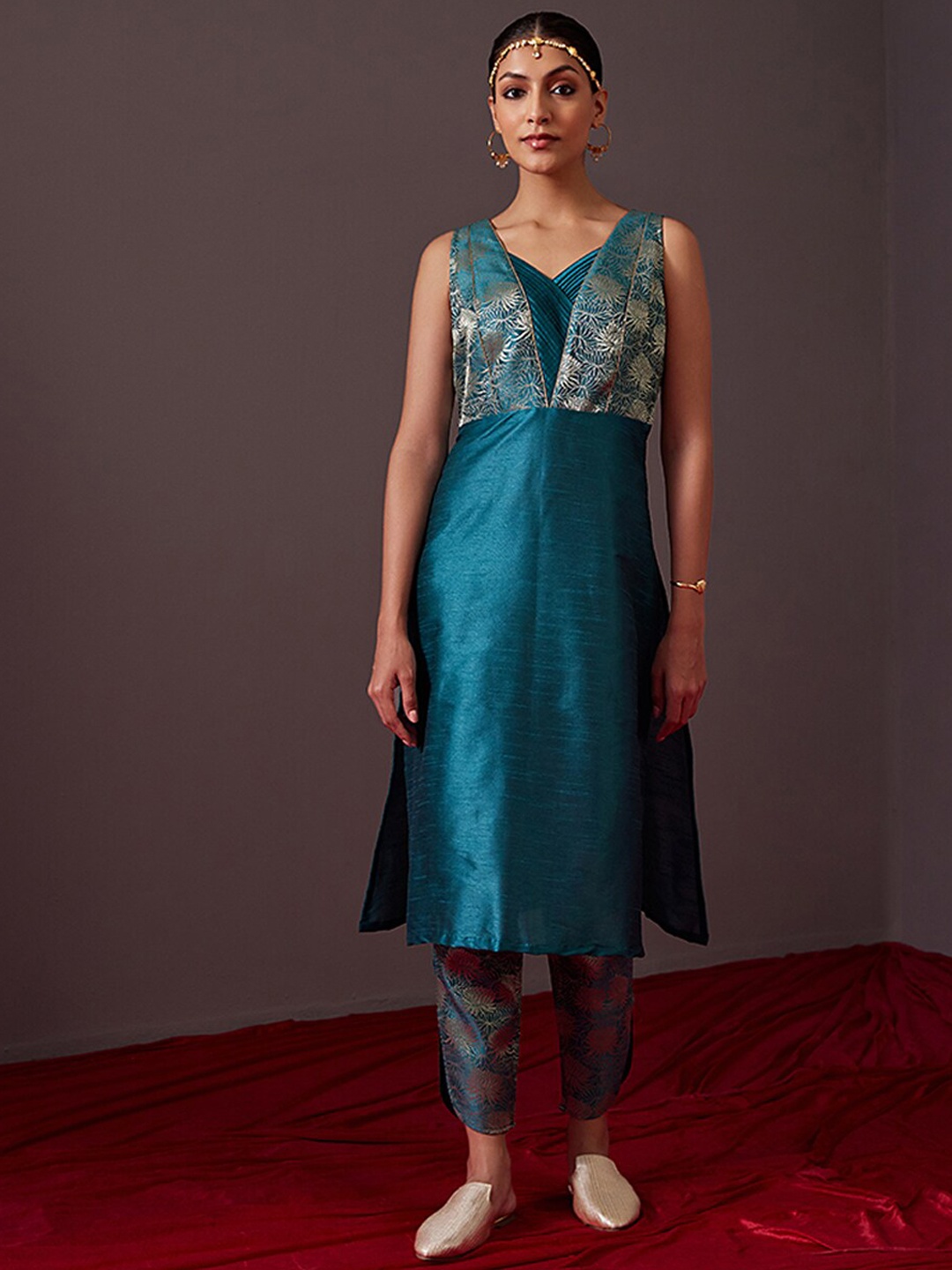 

Abhishti Pintucked V-Neck Printed Banarasi Zari Kurta with Trousers, Turquoise blue