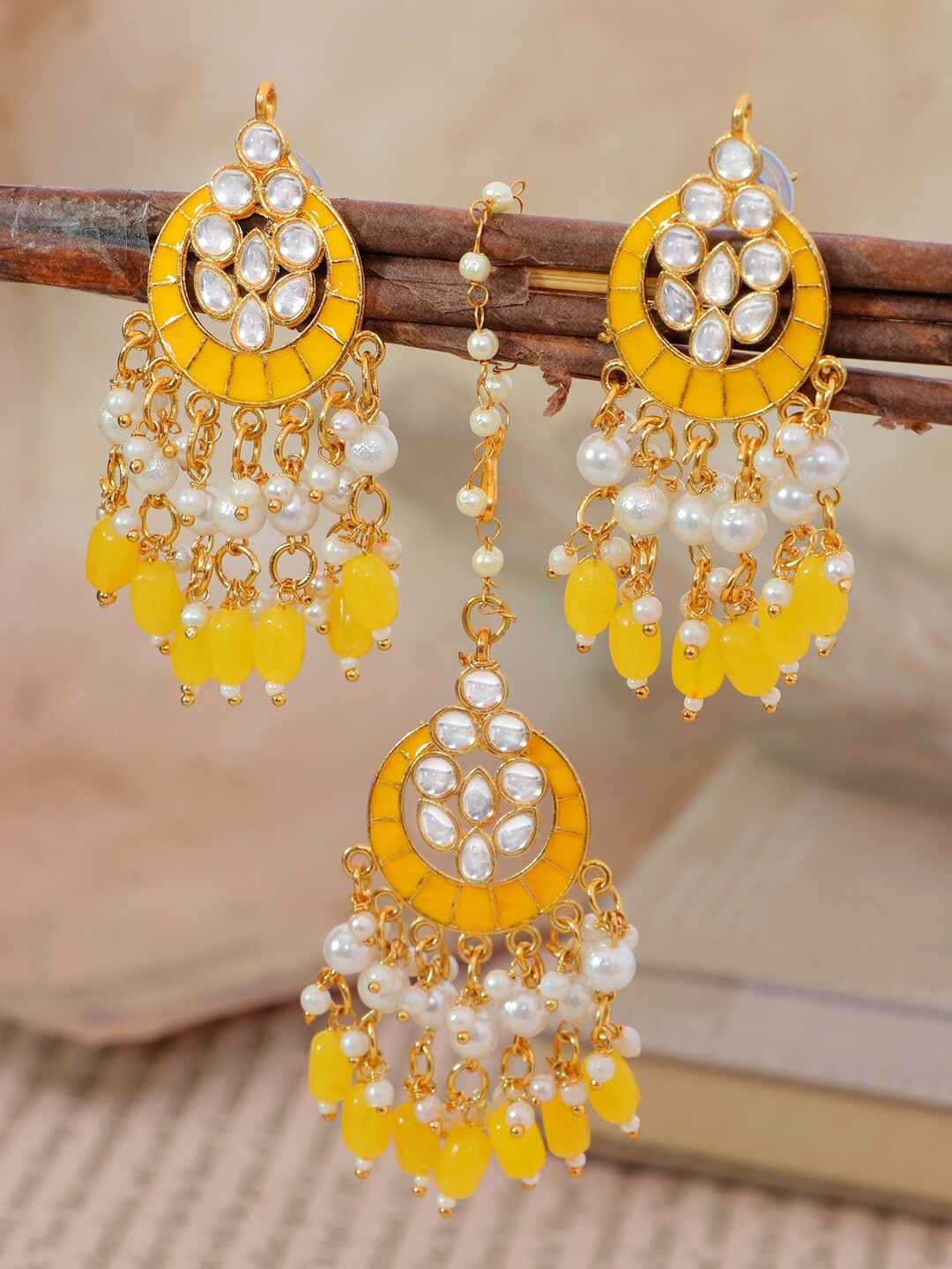 

Crunchy Fashion Women Yellow & White Gold-Plated Kundan Maang Tika and Earrings