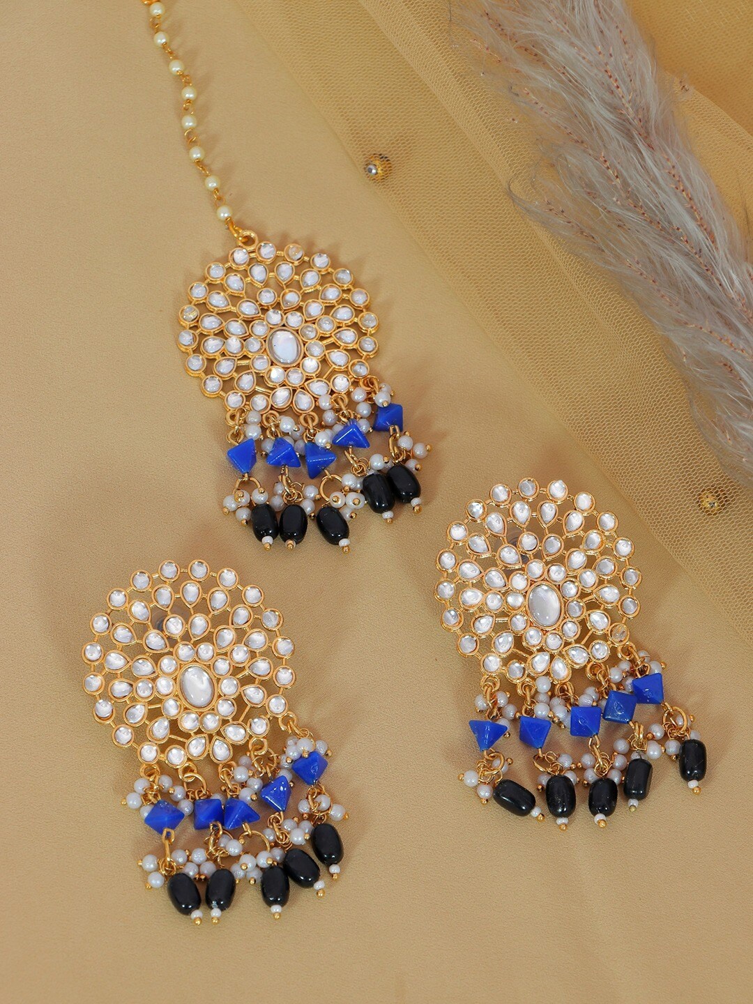 

Crunchy Fashion Women White & Blue Gold-Plated Kundan Maang Tika and Earrings