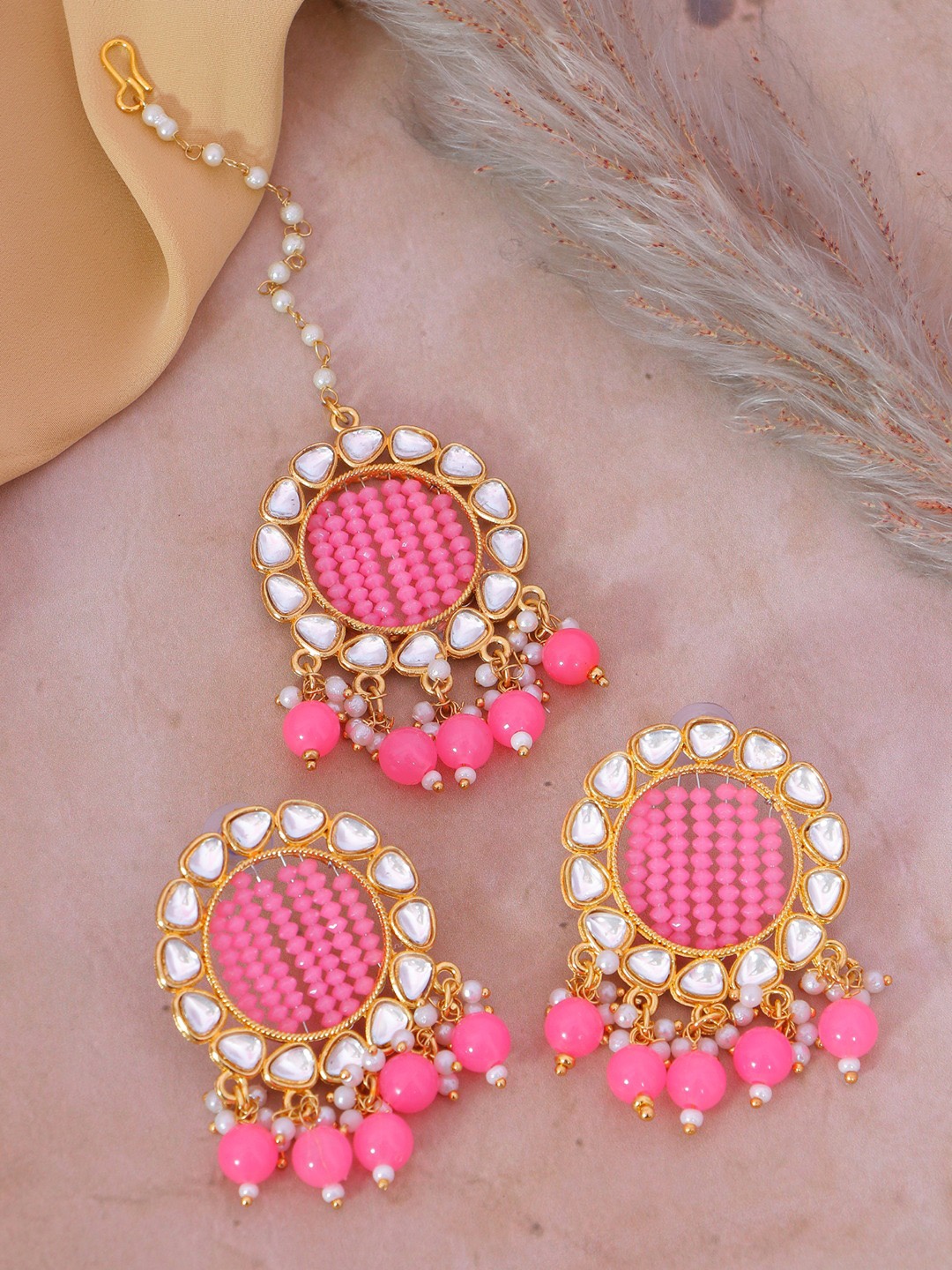 

Crunchy Fashion Women Pink & White Gold-Plated Kundan Maang Tika and Earrings