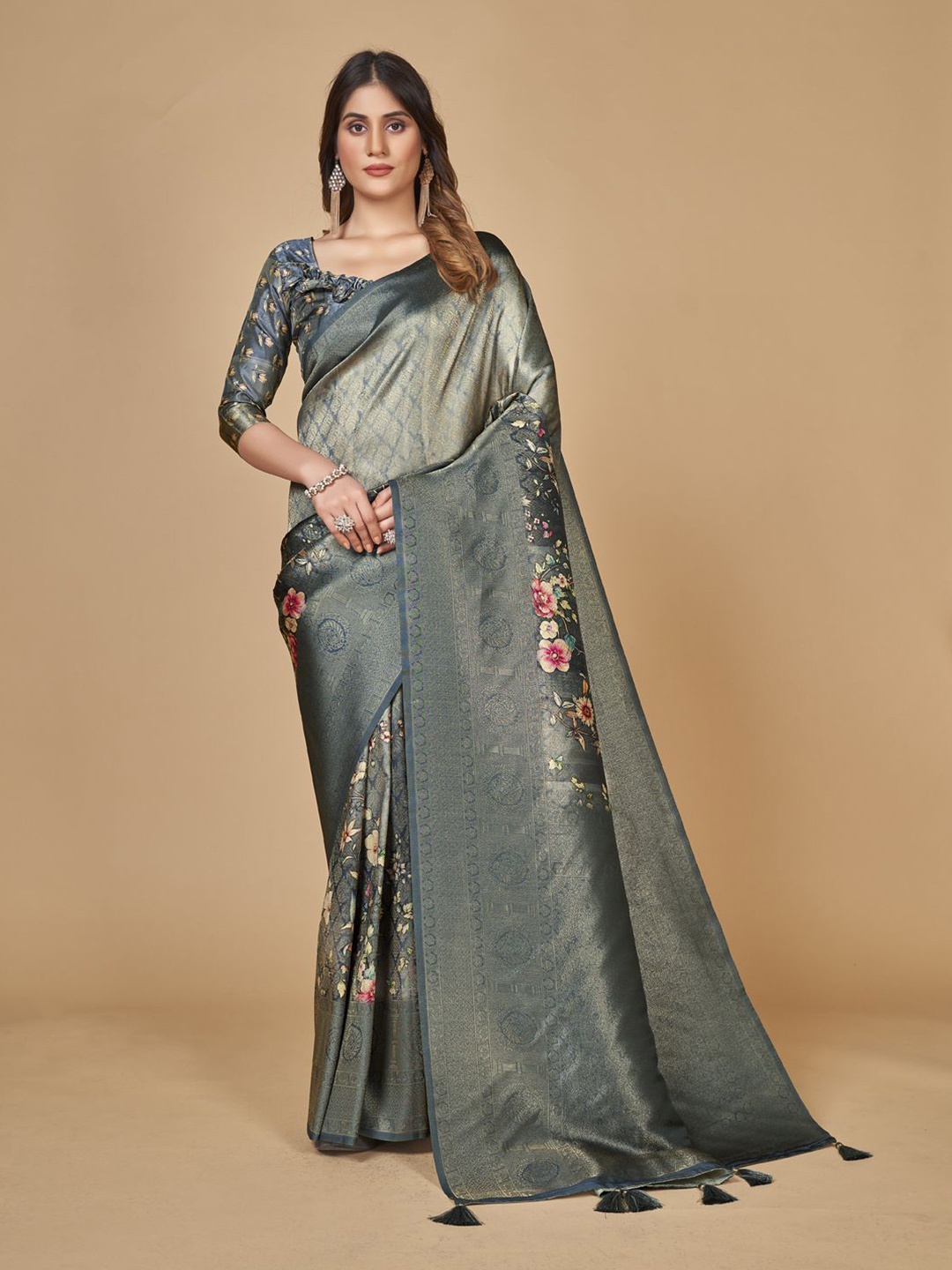 

Mitera Navy Blue & Gold-Toned Floral Zari Banarasi Saree