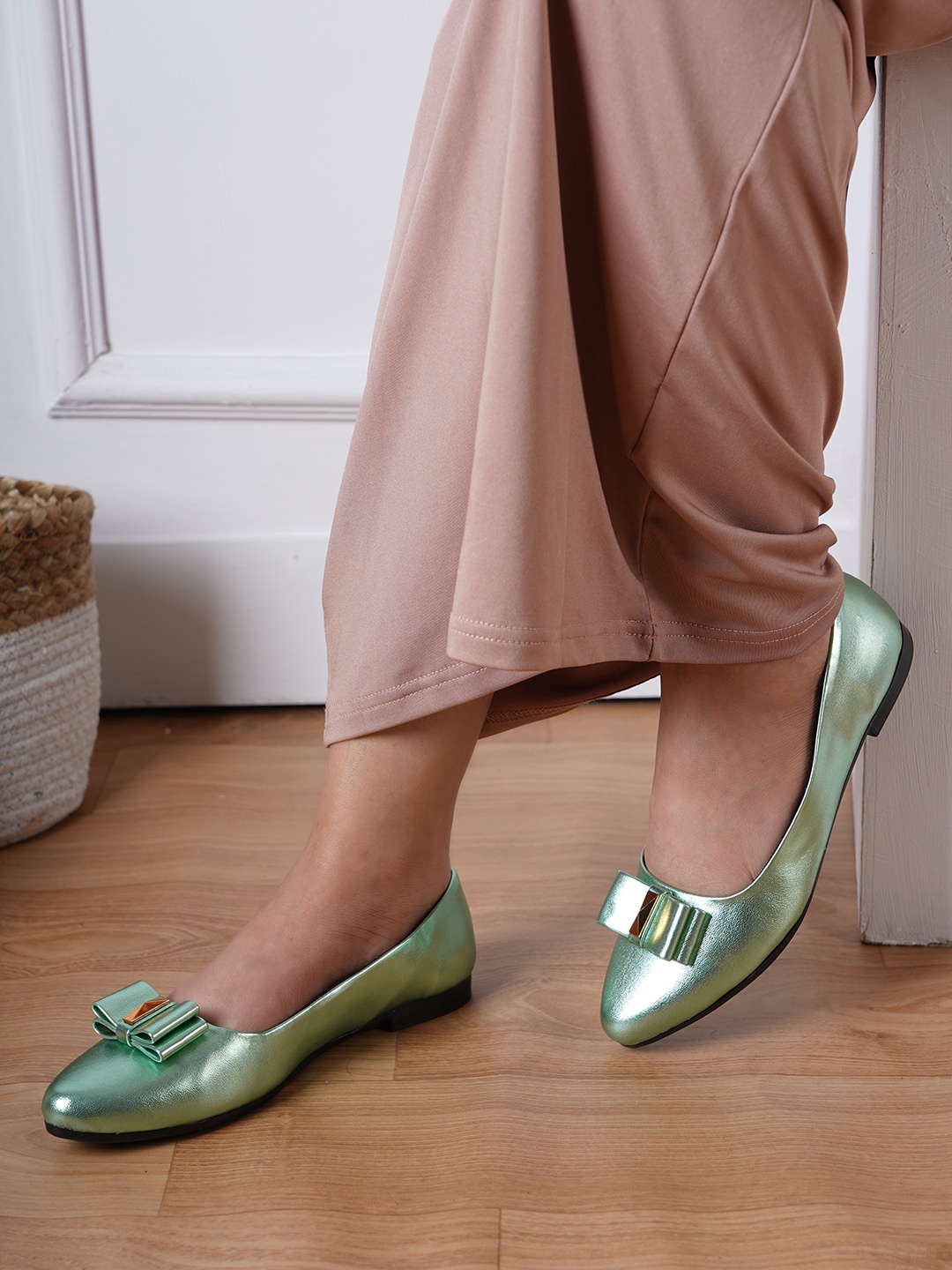 

VEILLE Women Green Ballerinas