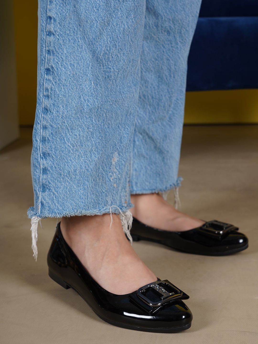 

VEILLE Women Black Ballerinas