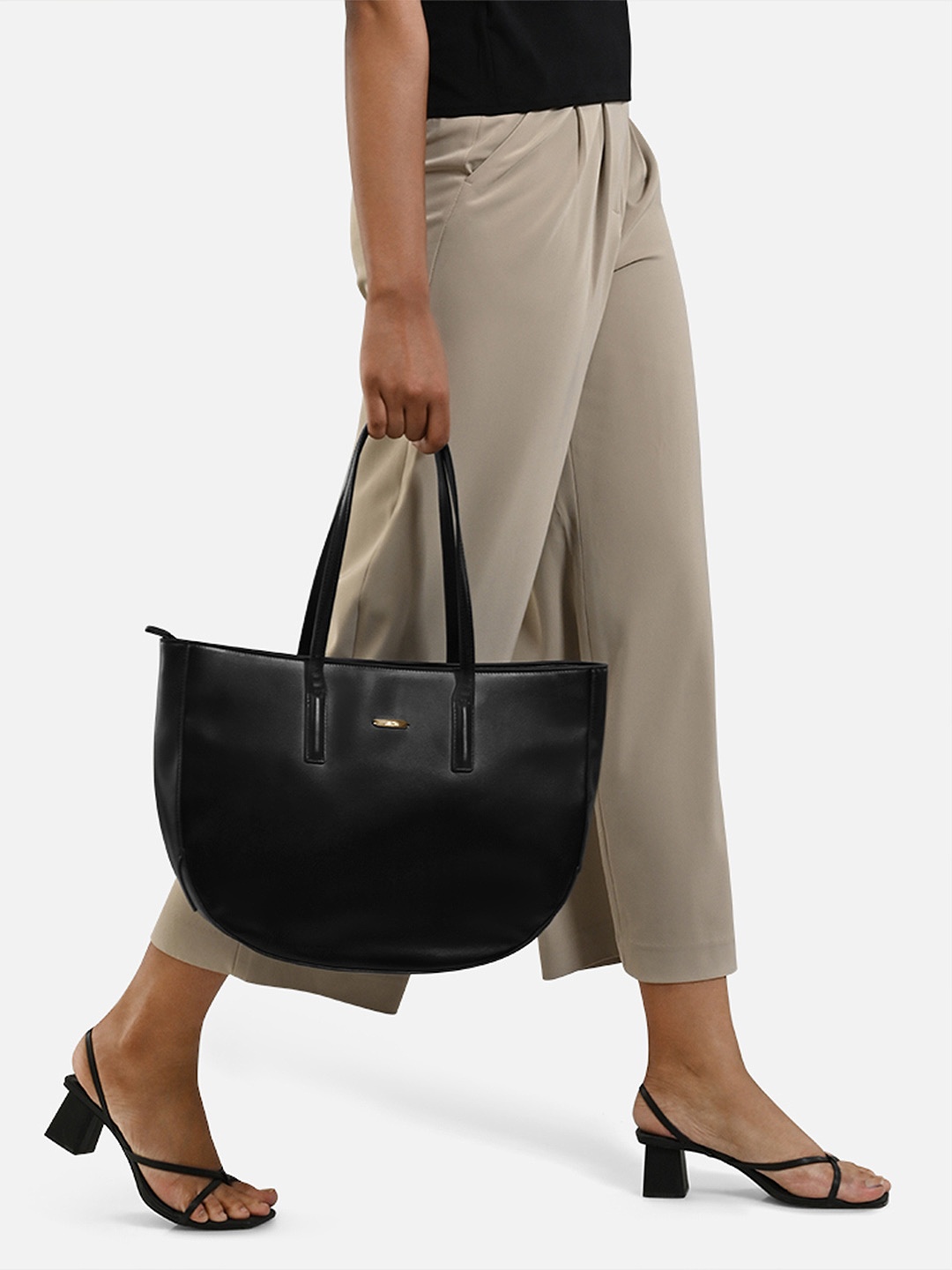 

IRTH Women Solid Shoulder Bag, Black