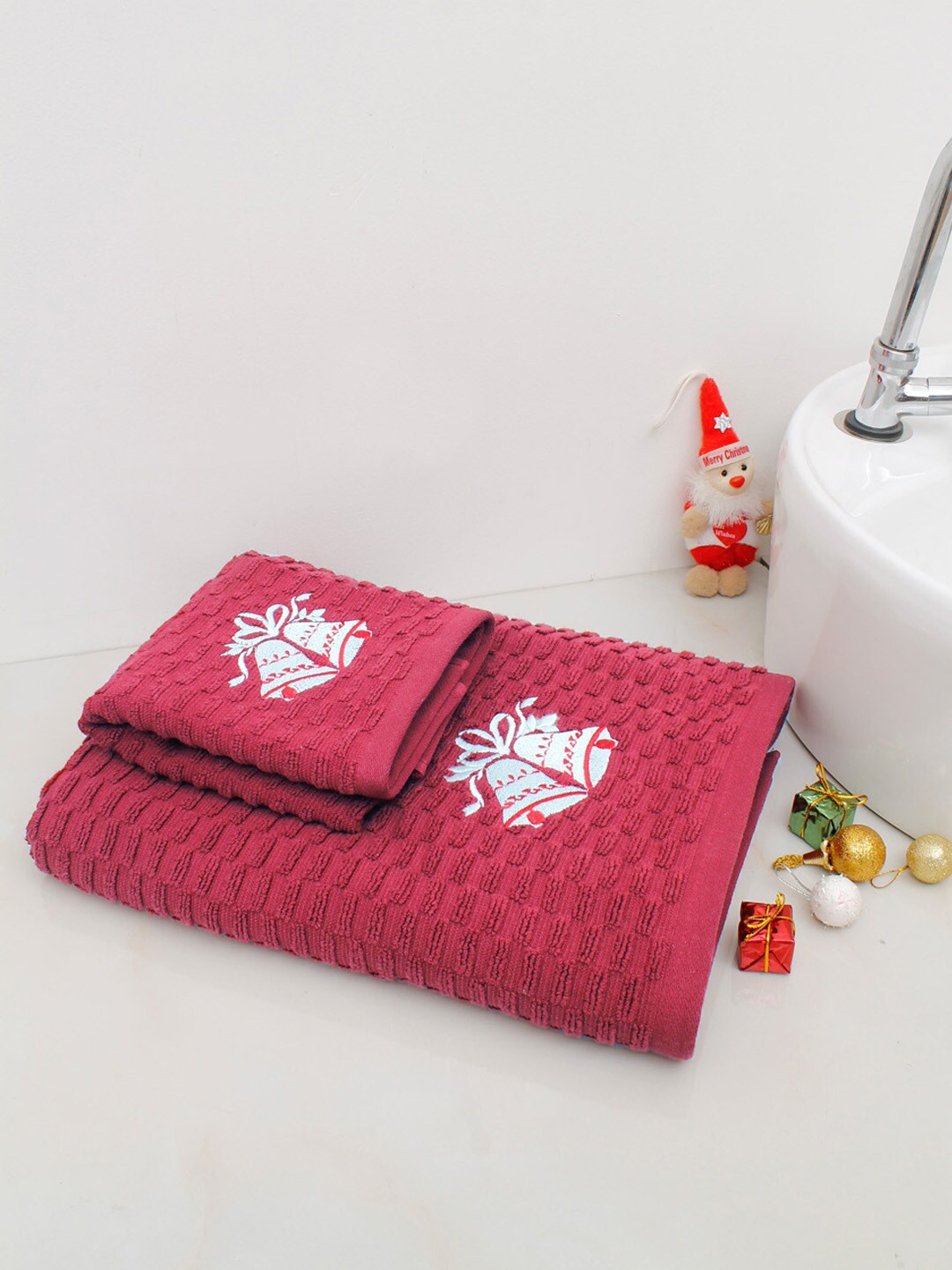 

AVI Living Red Set Of 2 Christmas Embroidered 500 GSM Cotton Bath & Hand Towels