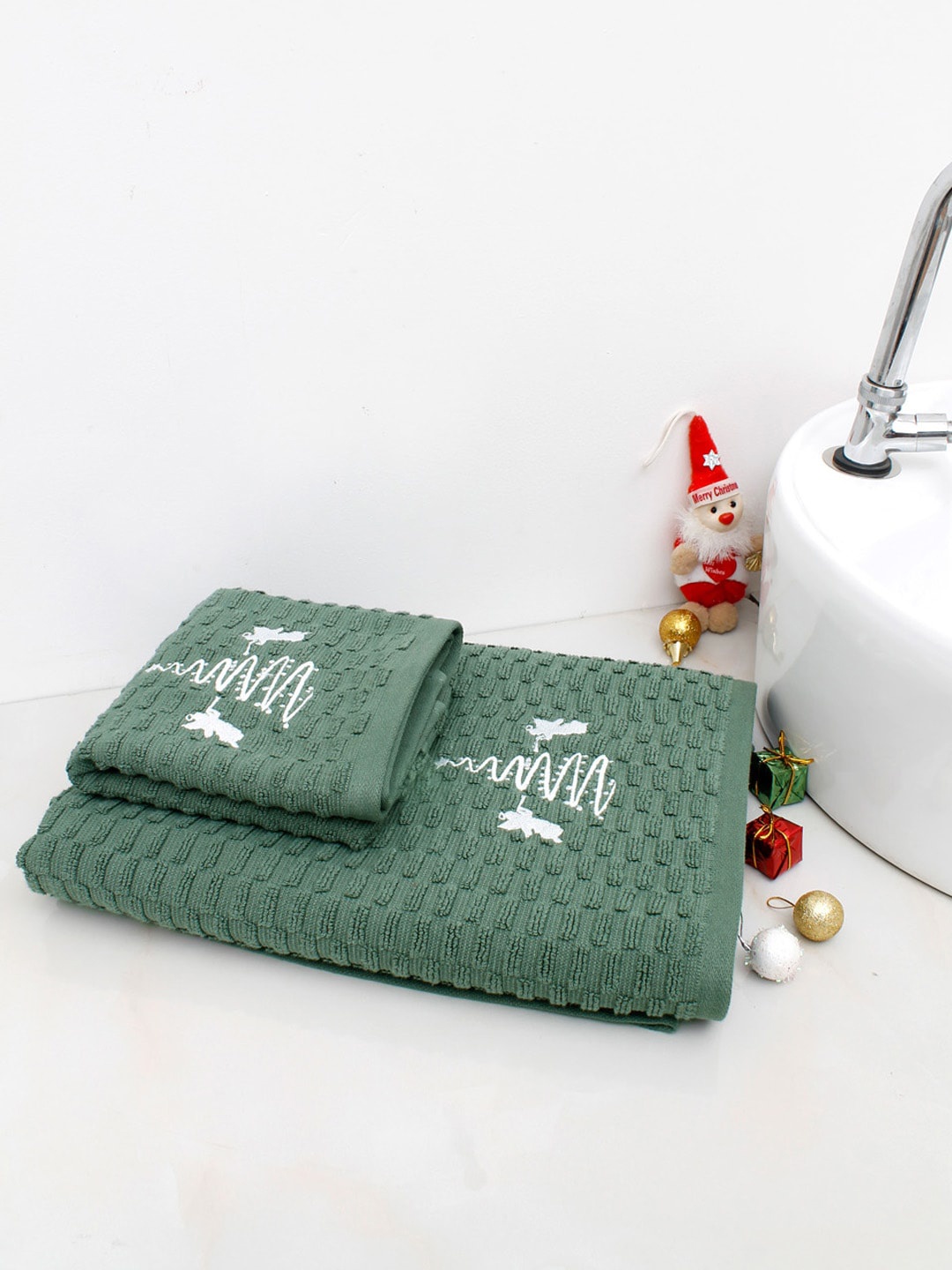 

AVI Living Green Set Of 2 Christmas Embroidered 500 GSM Pure Cotton Hand & Bath Towels