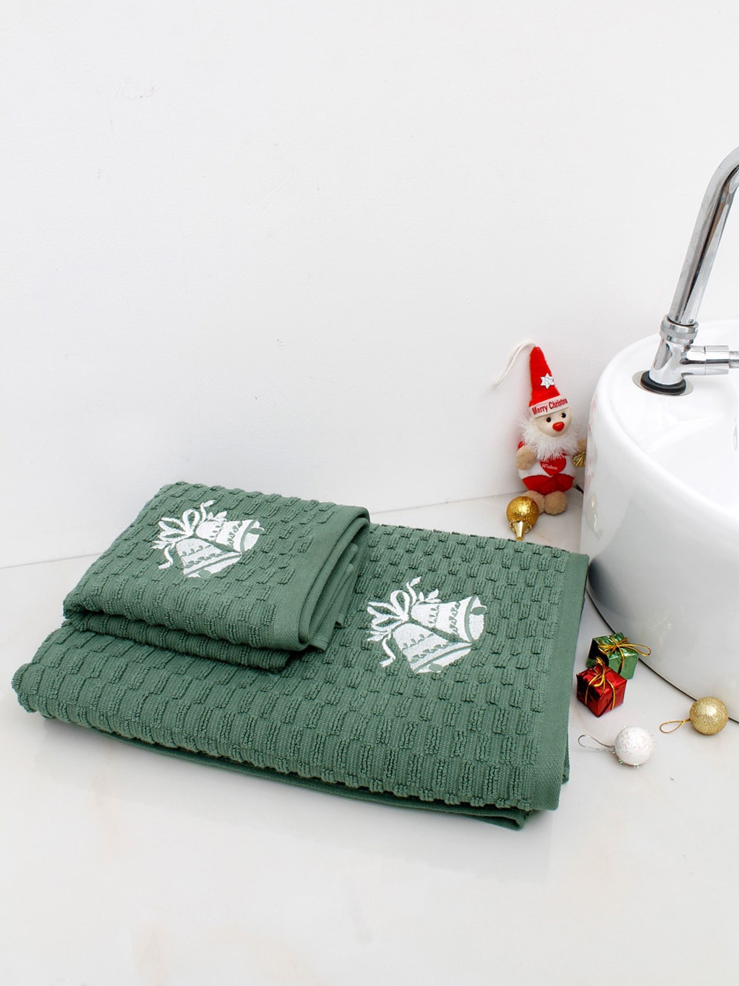 

AVI Living Green Set Of 2 Christmas Embroidered 500 GSM Cotton Hand & Bath Towels