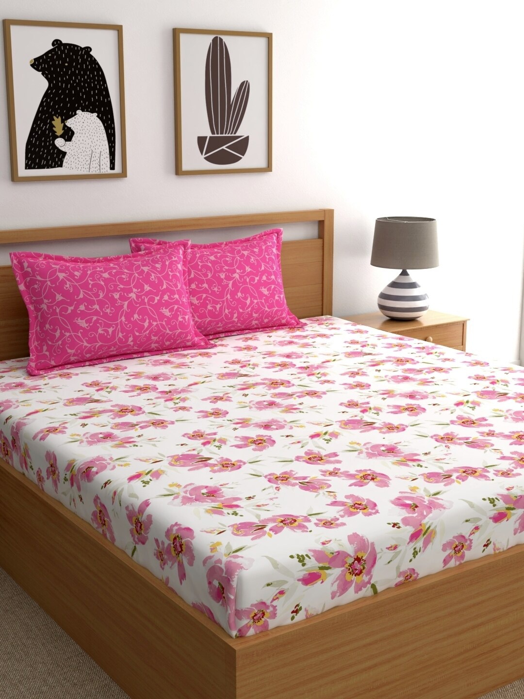 

Home Ecstasy Pink & White Floral 140 TC King Bedsheet with 2 Pillow Covers