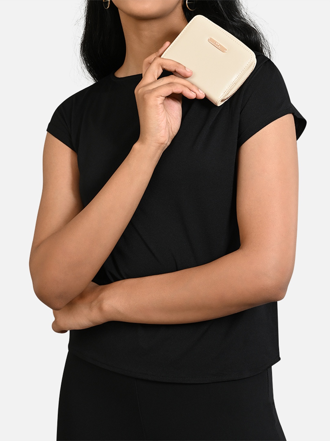

IRTH Women Solid Zip Around Wallet, Off white