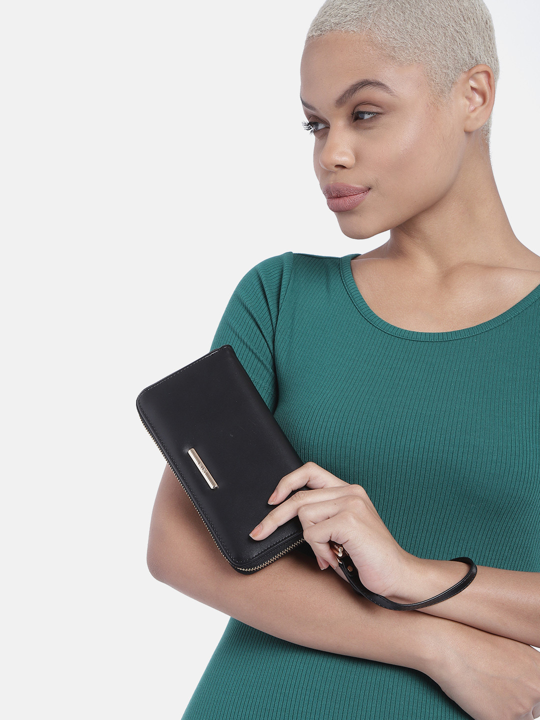 

IRTH Women Solid Zip Up Wallet, Black