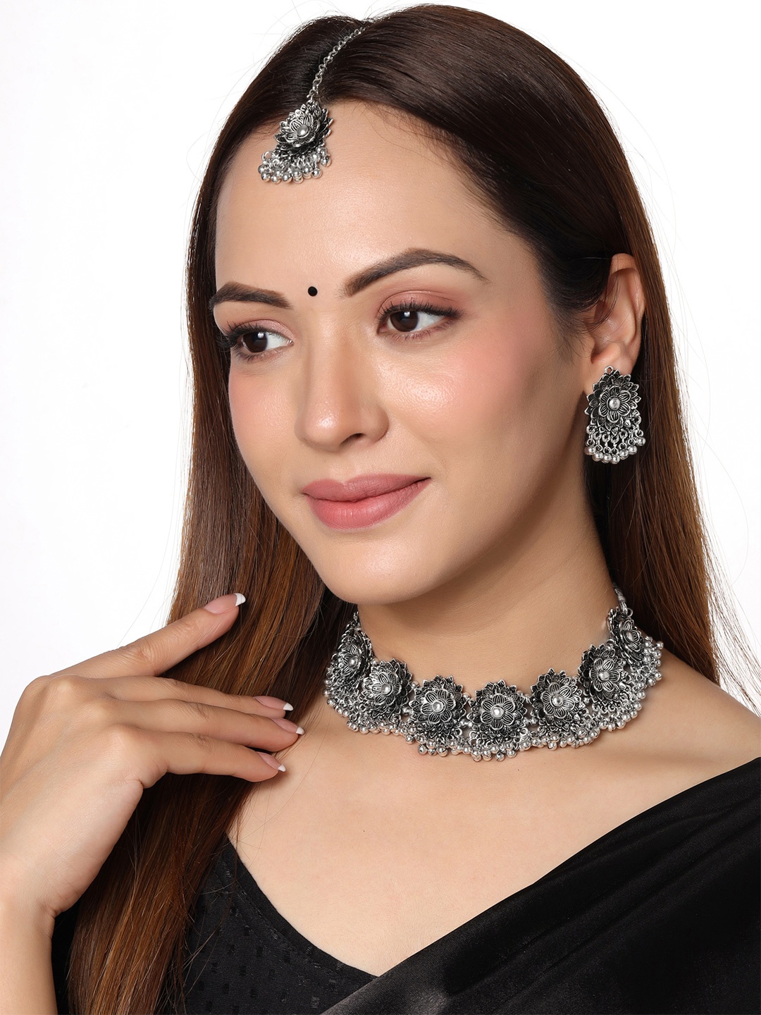 

Yellow Chimes Women White & Silver-Plated Oxidised Stone-Studded Choker Jewellery Set