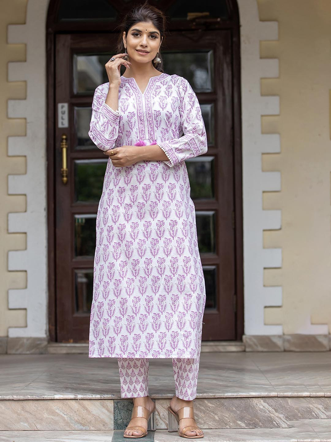 

KAAJH Women Purple Floral Printed Pure Cotton Kurta with Trouser
