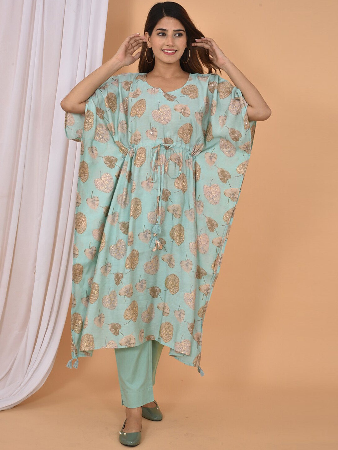 

KAAJH Women Green Floral Printed Pure Cotton Kurta with Trouser