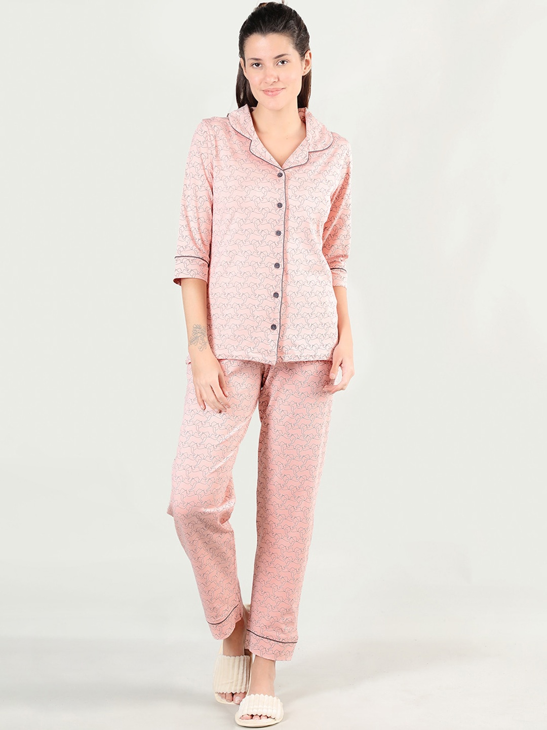 

Organzaa Women Peach-Coloured & Black Printed Night suit