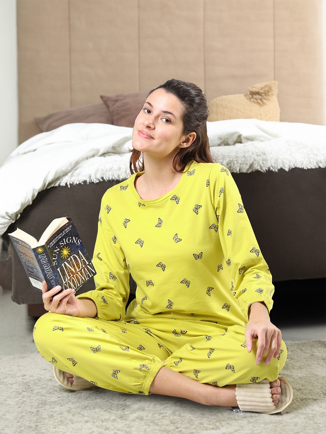 

Organzaa Women Lime Green & Black Printed Night suit
