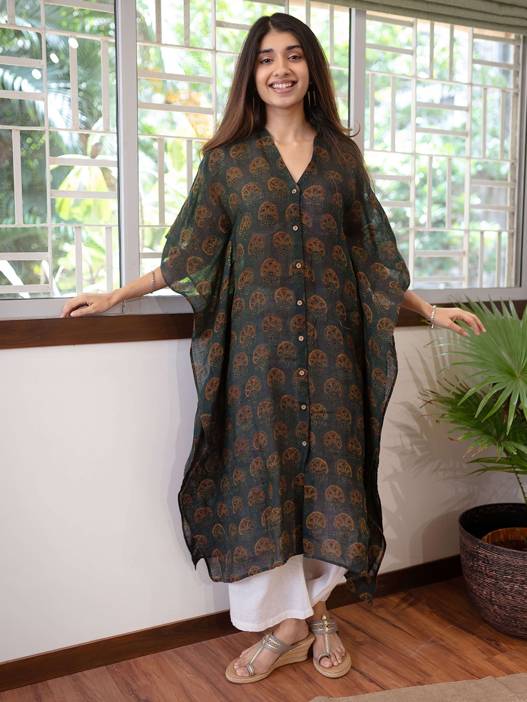 

THE INDIAN ETHNIC CO Women Green & Orange Floral Printed Flared Sleeves Kaftan Kurta