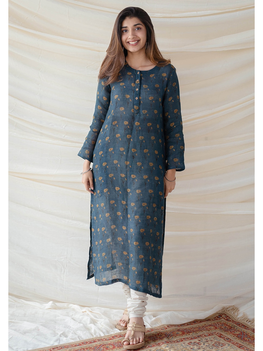 

THE INDIAN ETHNIC CO Women Blue & Mustard Yellow Floral Printed Kurta