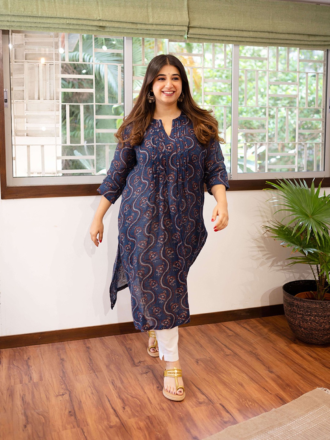 

THE INDIAN ETHNIC CO Women Blue & Red Ethnic Motifs Printed Kurta
