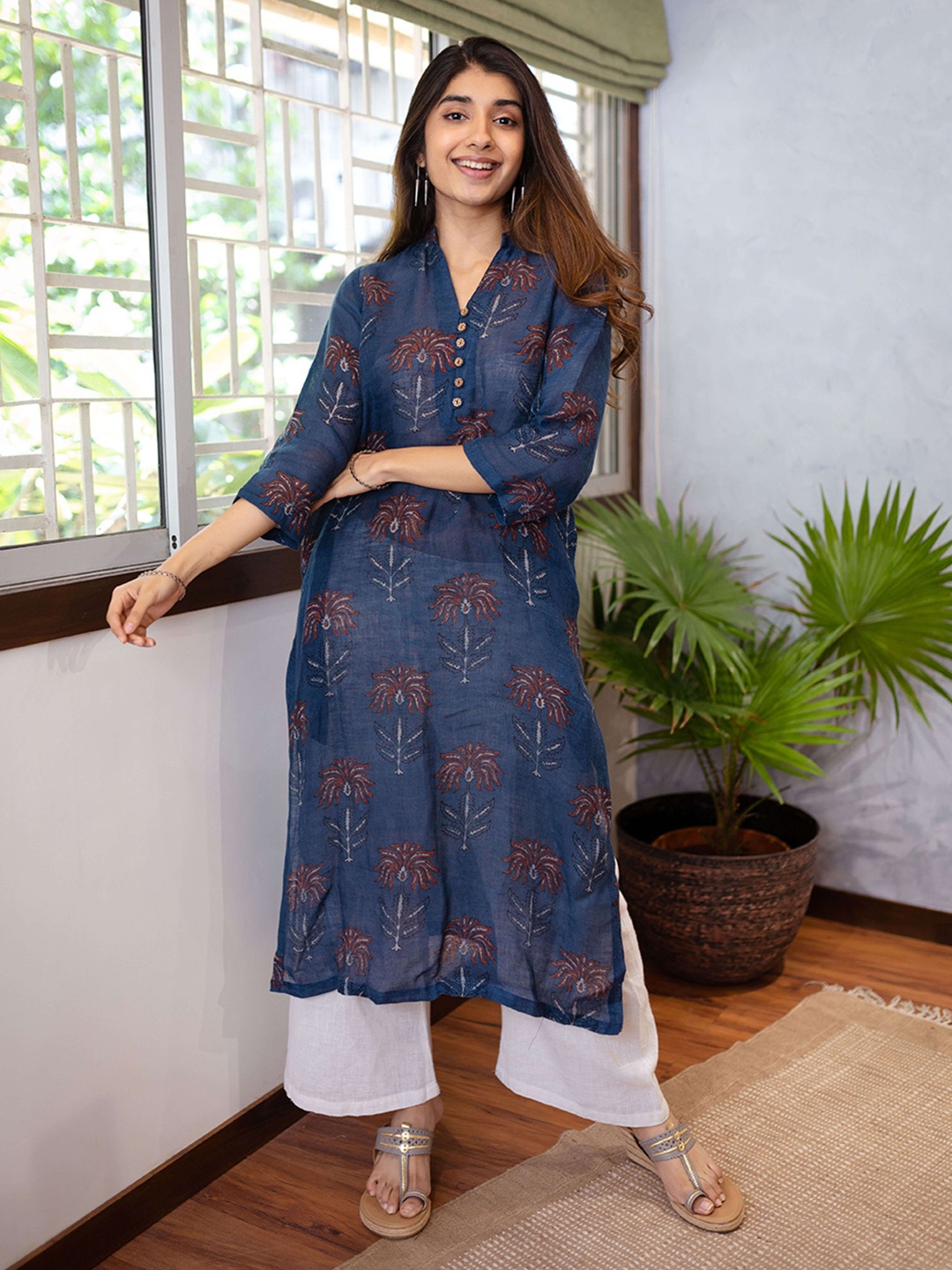 

THE INDIAN ETHNIC CO Women Blue & Red Ethnic Motifs Printed Kurta