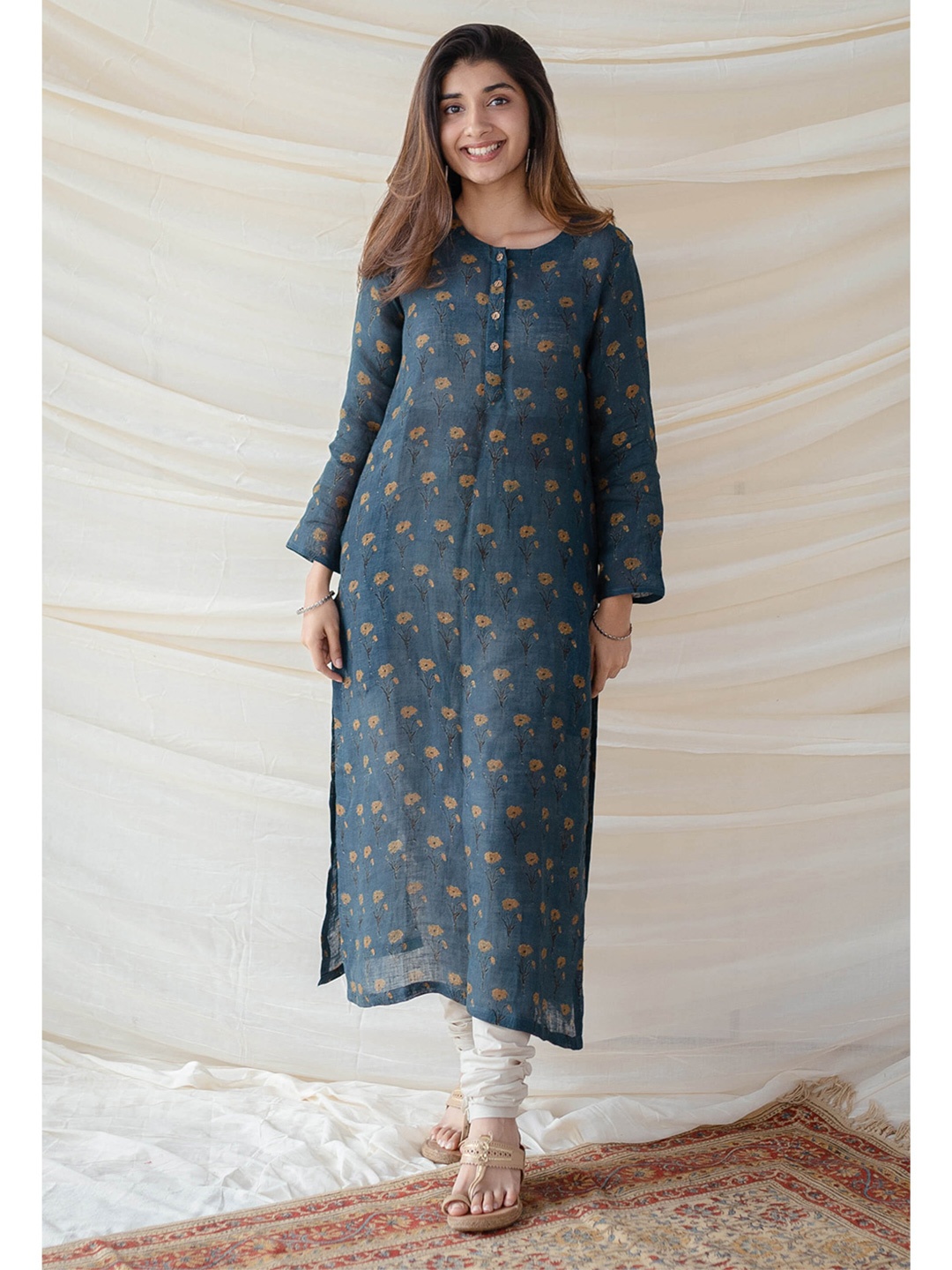 

THE INDIAN ETHNIC CO Women Green & Mustard Yellow Floral Printed Kurta
