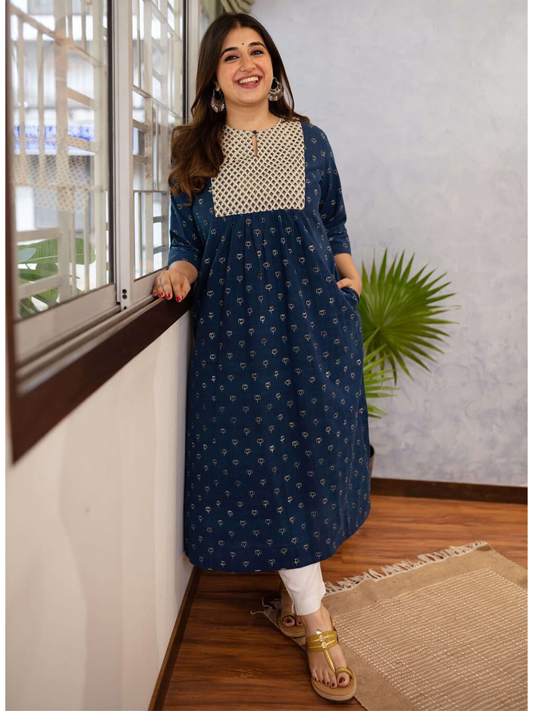 

THE INDIAN ETHNIC CO Women Blue & Beige Ethnic Motifs Printed Kurta