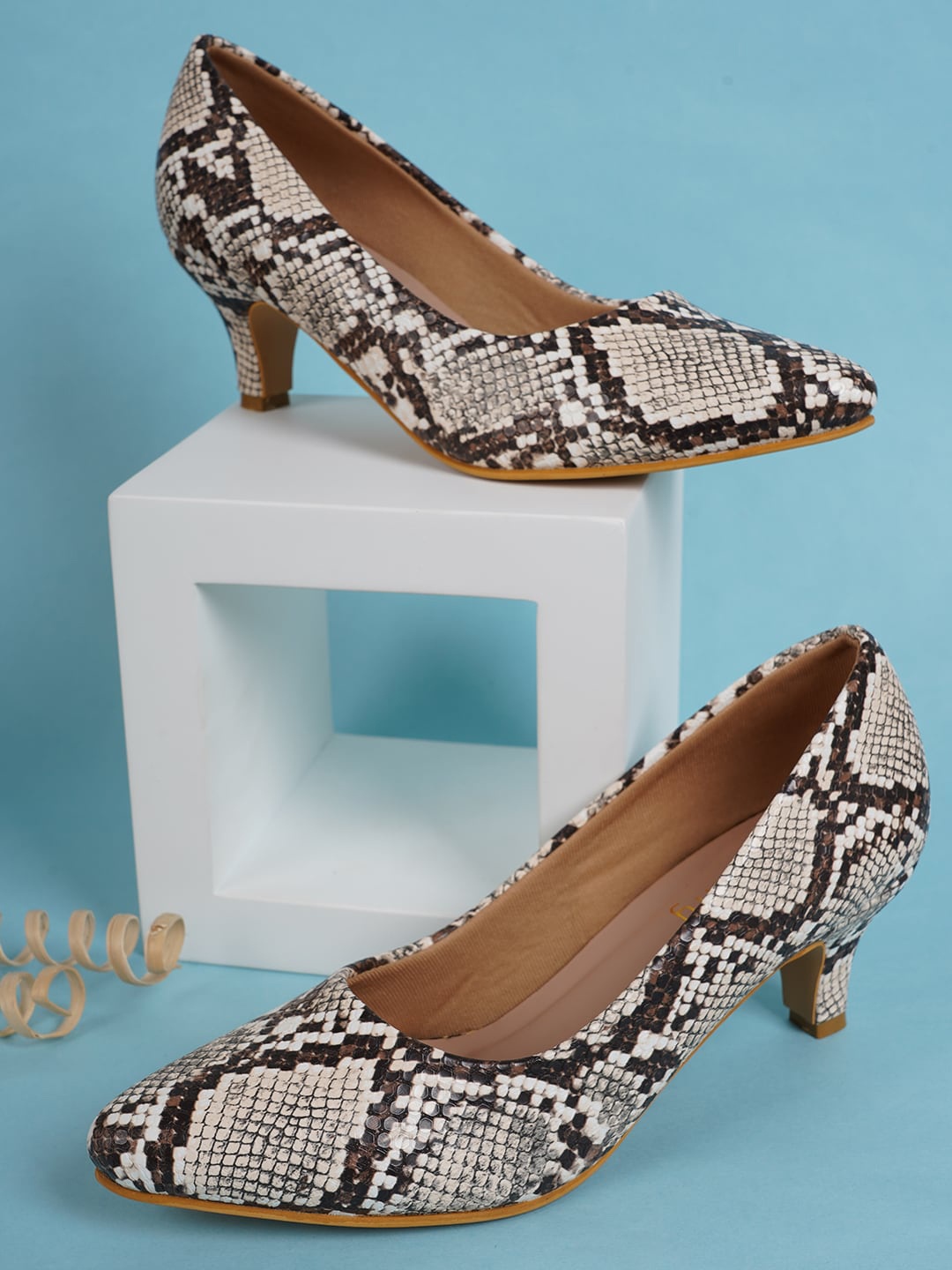 

DressBerry Beige Printed Kitten Pumps