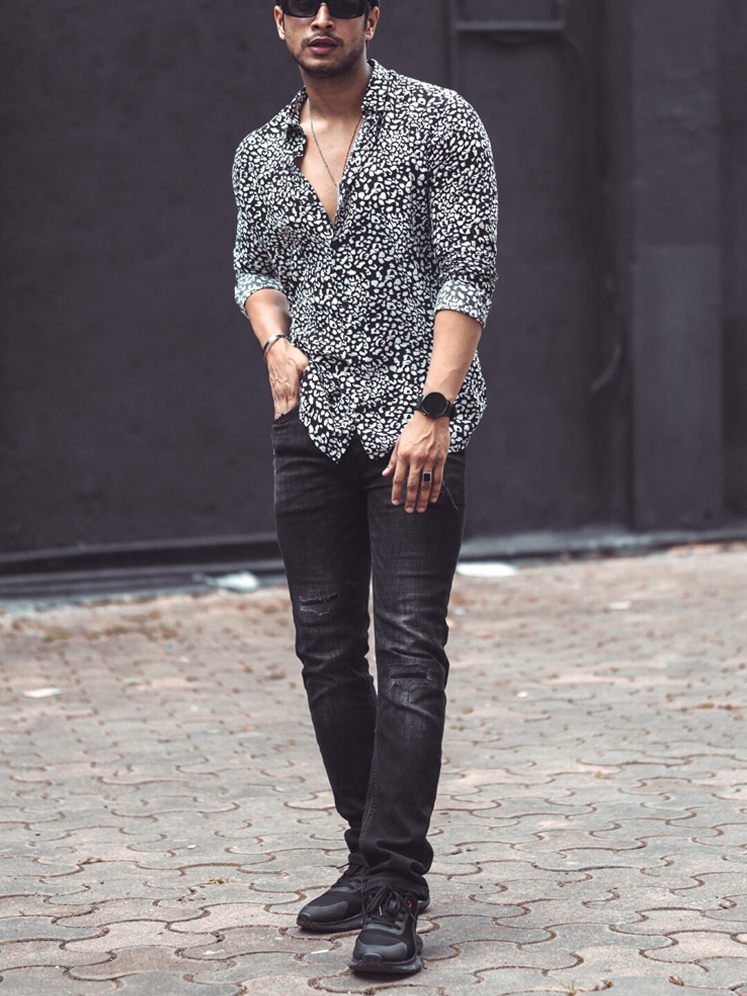 

Powerlook Men Black Slim Fit Animal Printed Casual Shirt