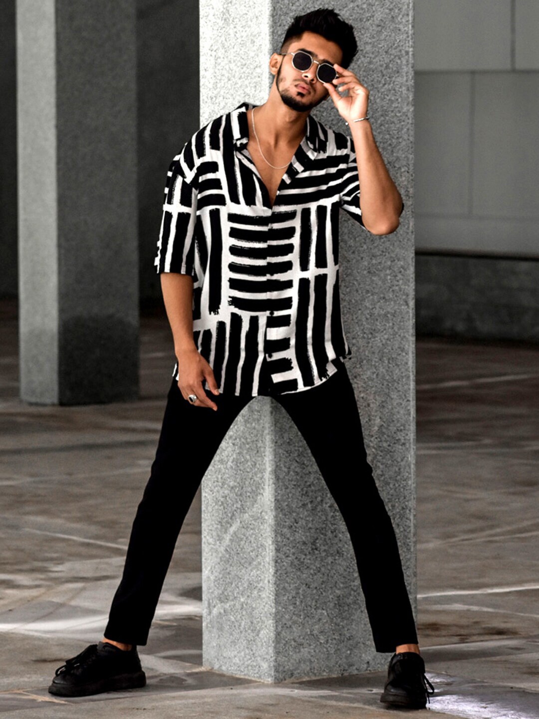 

Powerlook Men Black Slim Fit Printed Casual Shirt