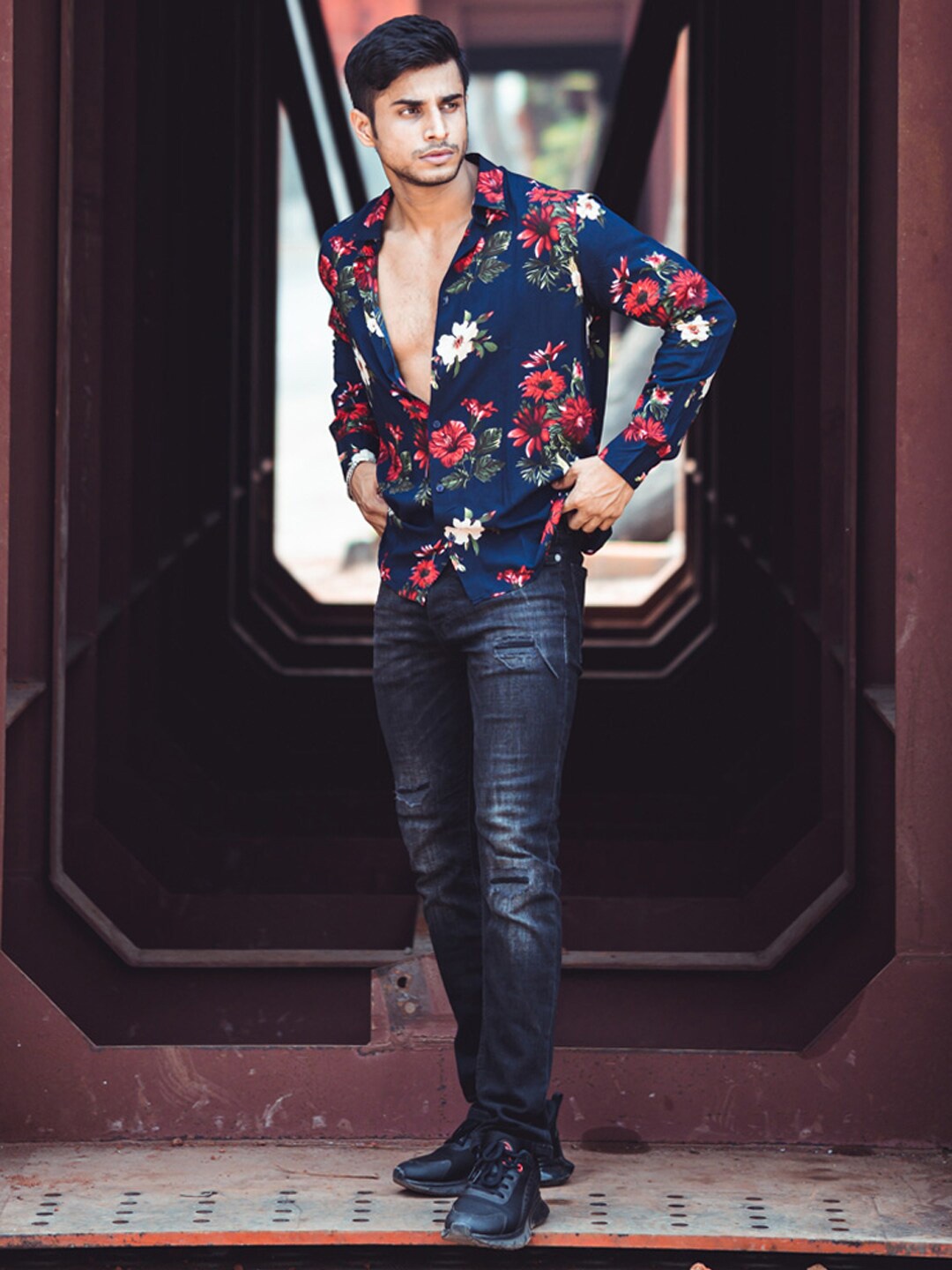 

Powerlook Men Navy Blue Slim Fit Floral Printed Casual Shirt
