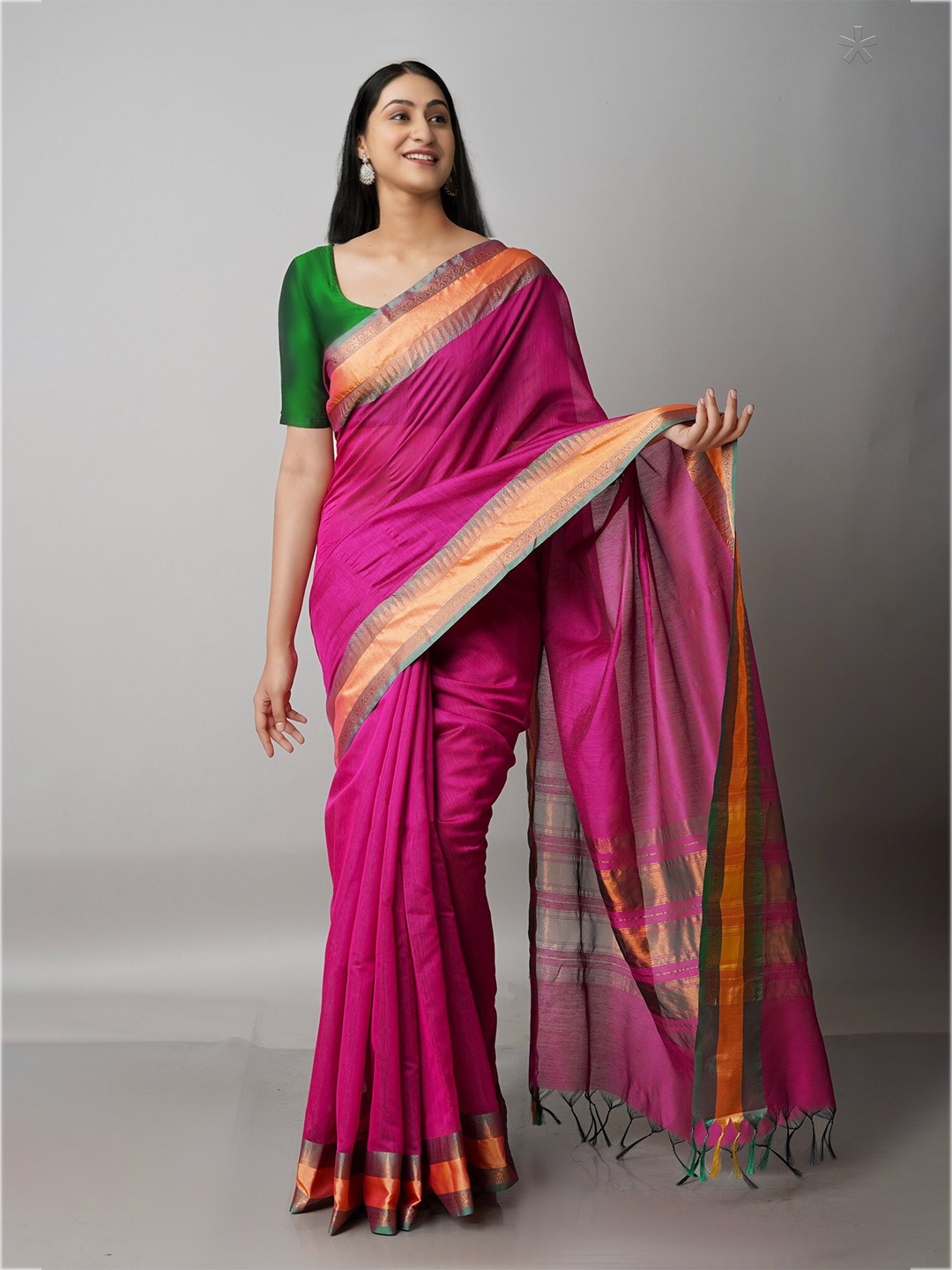 

Unnati Silks Magenta & Gold-Toned Woven Design Banarasi Zari Saree