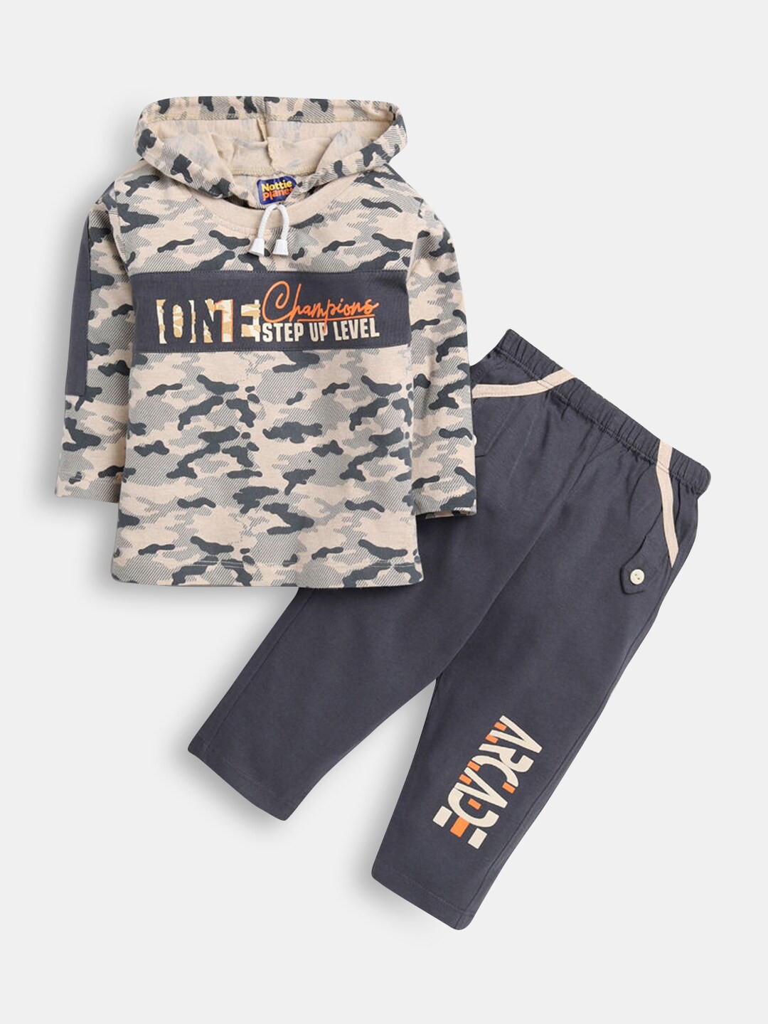 

Hopscotch Boys Off White & Grey Printed Pure Cotton T-shirt with Trouser