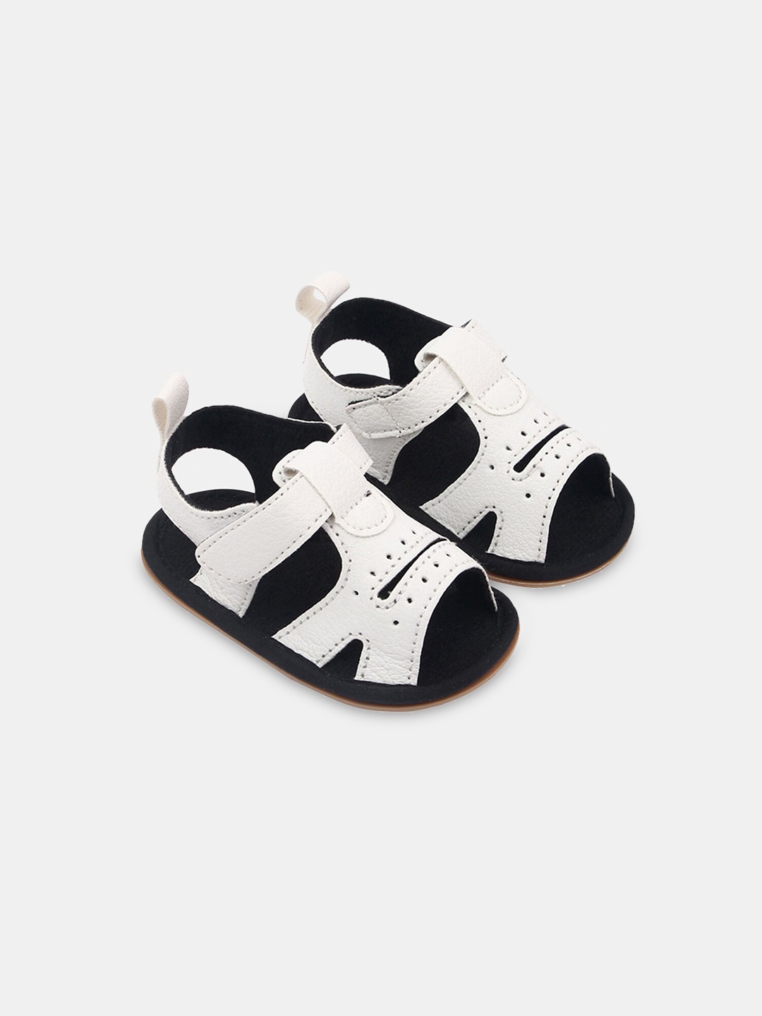 

Hopscotch Boys White & Black Clourblocked Comfort Sandals