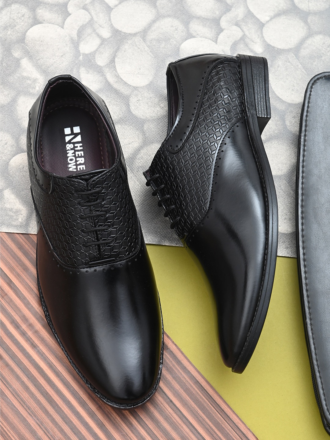

HERE&NOW Men Black Solid Formal Derbys