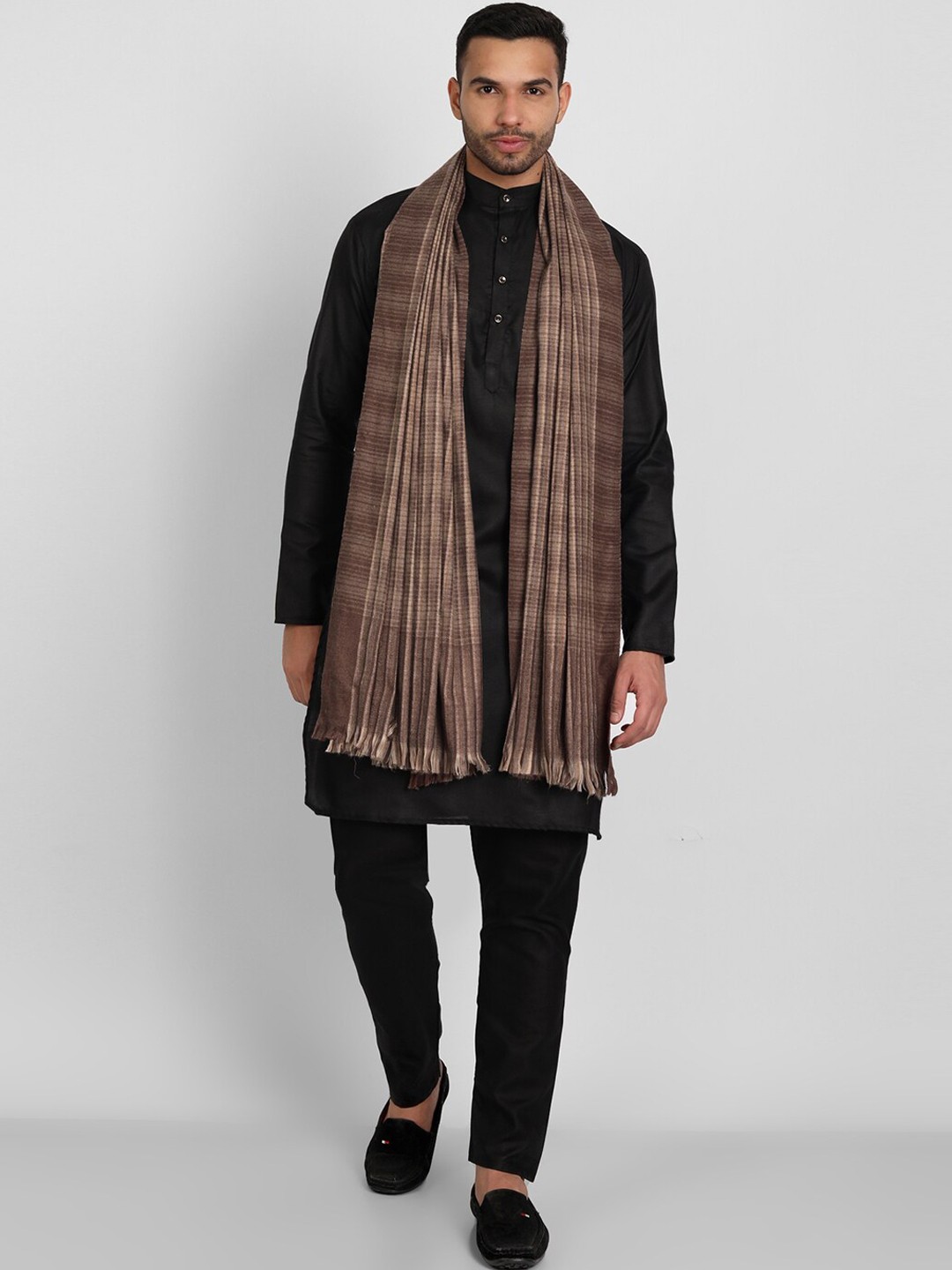 

Zamour Men Brown Large Woven Design Shawl