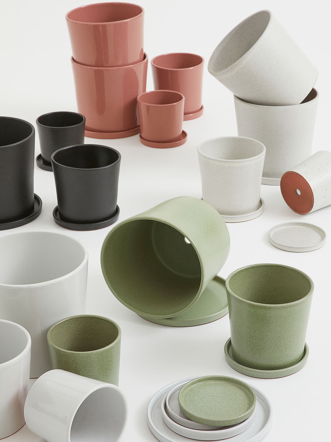 

H&M White & Green Textured Pot & Saucer