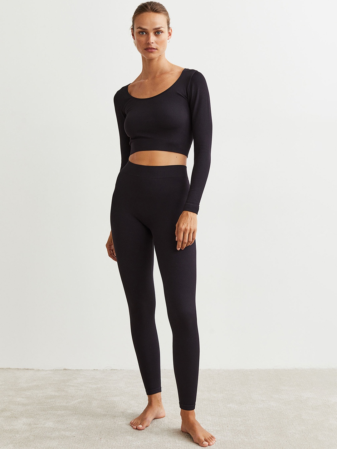 

H&M Women Black THERMOLITE Ribbed Leggings