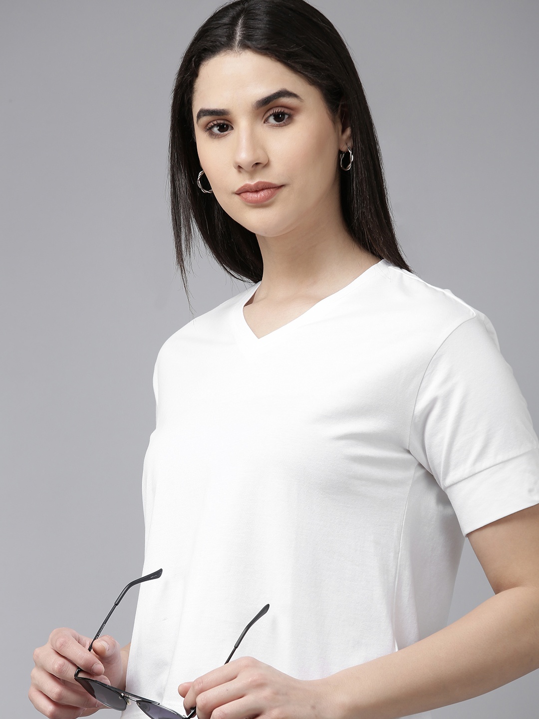 

Van Heusen Woman V-Neck T-shirt, White