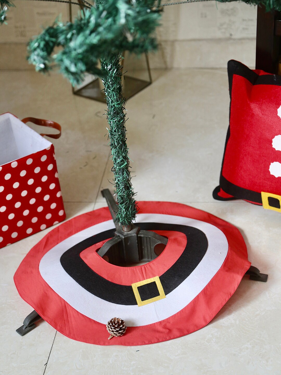 

My Gift Booth Red & White Printed Christmas Tree Skirt Festive Decor