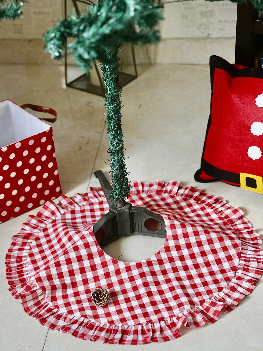 

My Gift Booth Red & White Checked Christmas Tree Skirt for Decoration