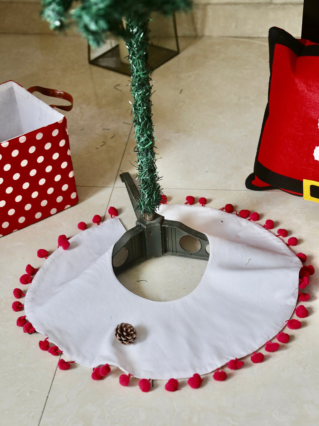 

My Gift Booth White Solid Canvas Pom-Pom Christmas Tree Skirt For Decoration, Red