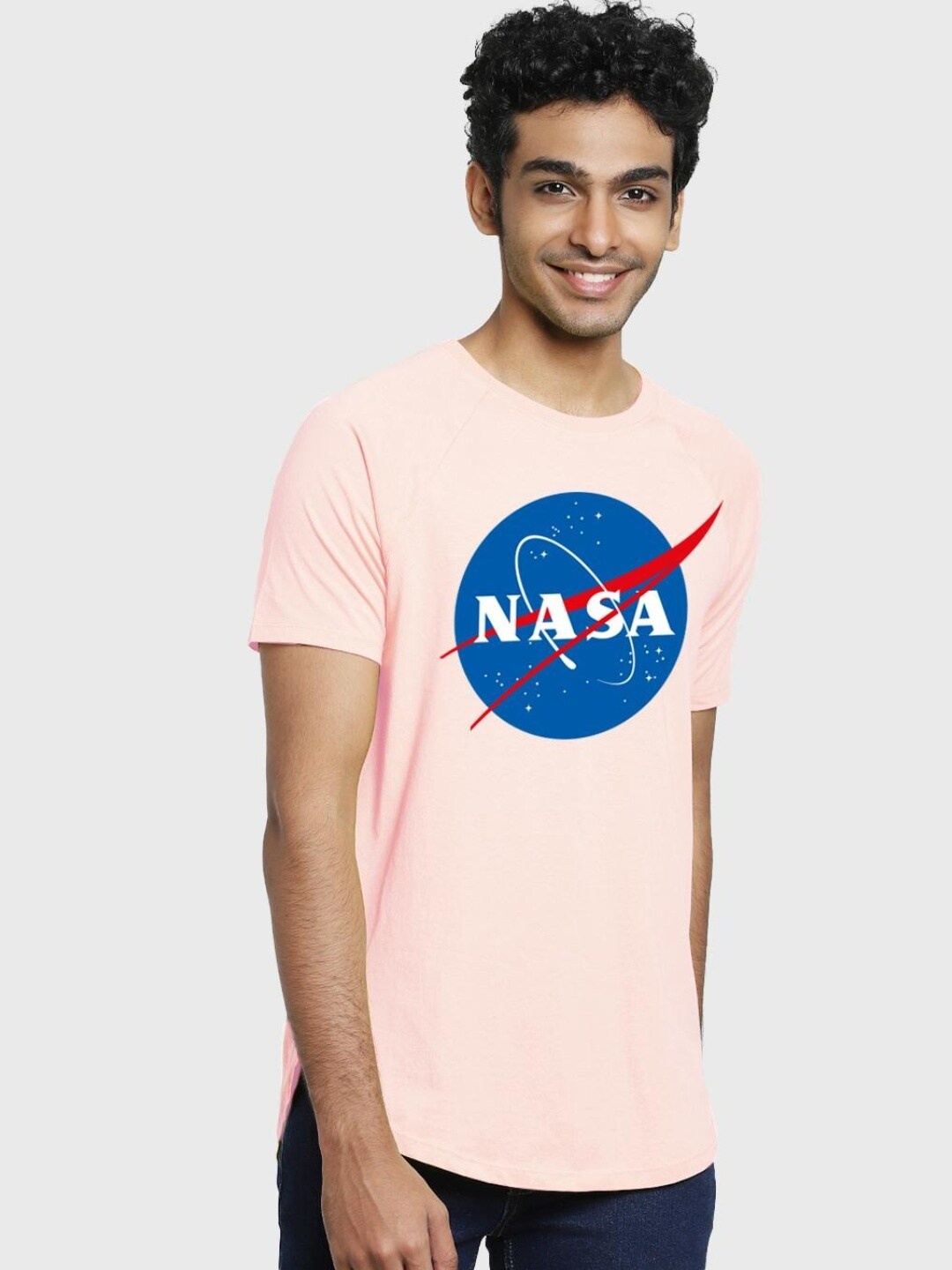 

Bewakoof Men Pink Graphic Printed Cotton T-shirt