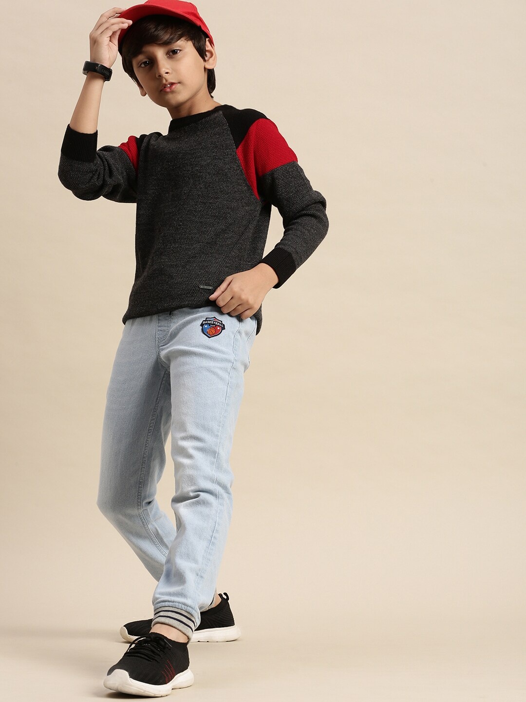 

PIPIN Boys Black Sweatshirt