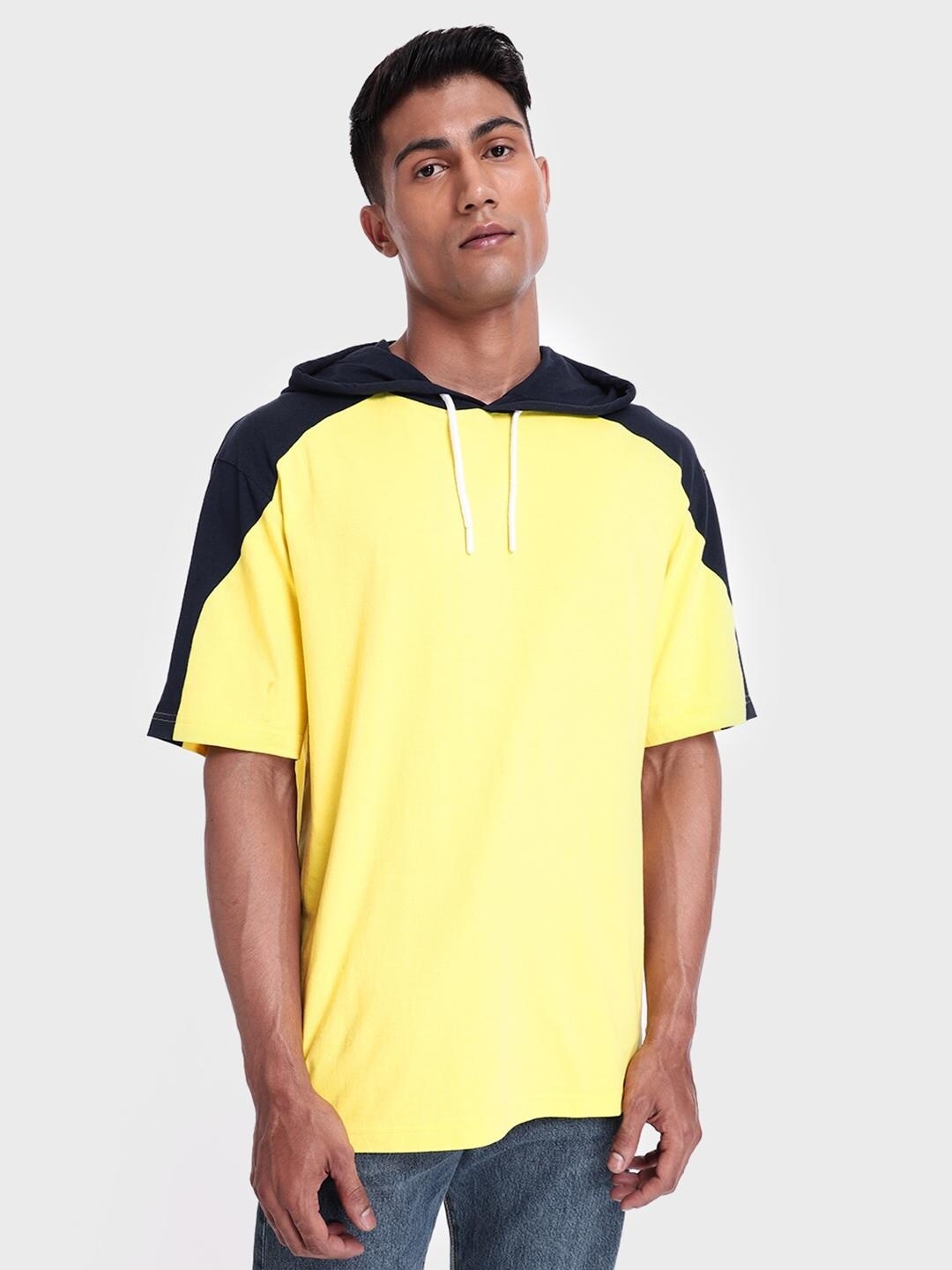 

Bewakoof Plus Men Yellow & Black Colourblocked Drop-Shoulder Sleeves Loose Cotton T-shirt